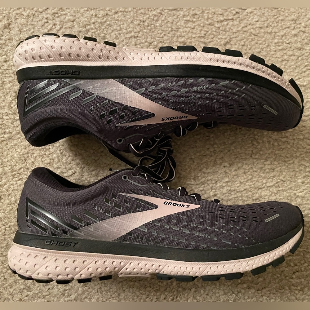 Brooks Womens Ghost 13 Gray Pink Running Shoes Sneakers Size 9.5 M (B).